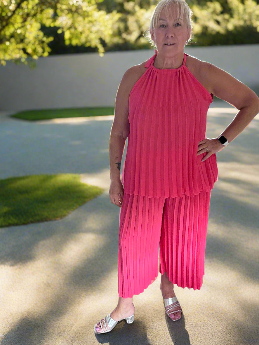 Pleated culottes suit