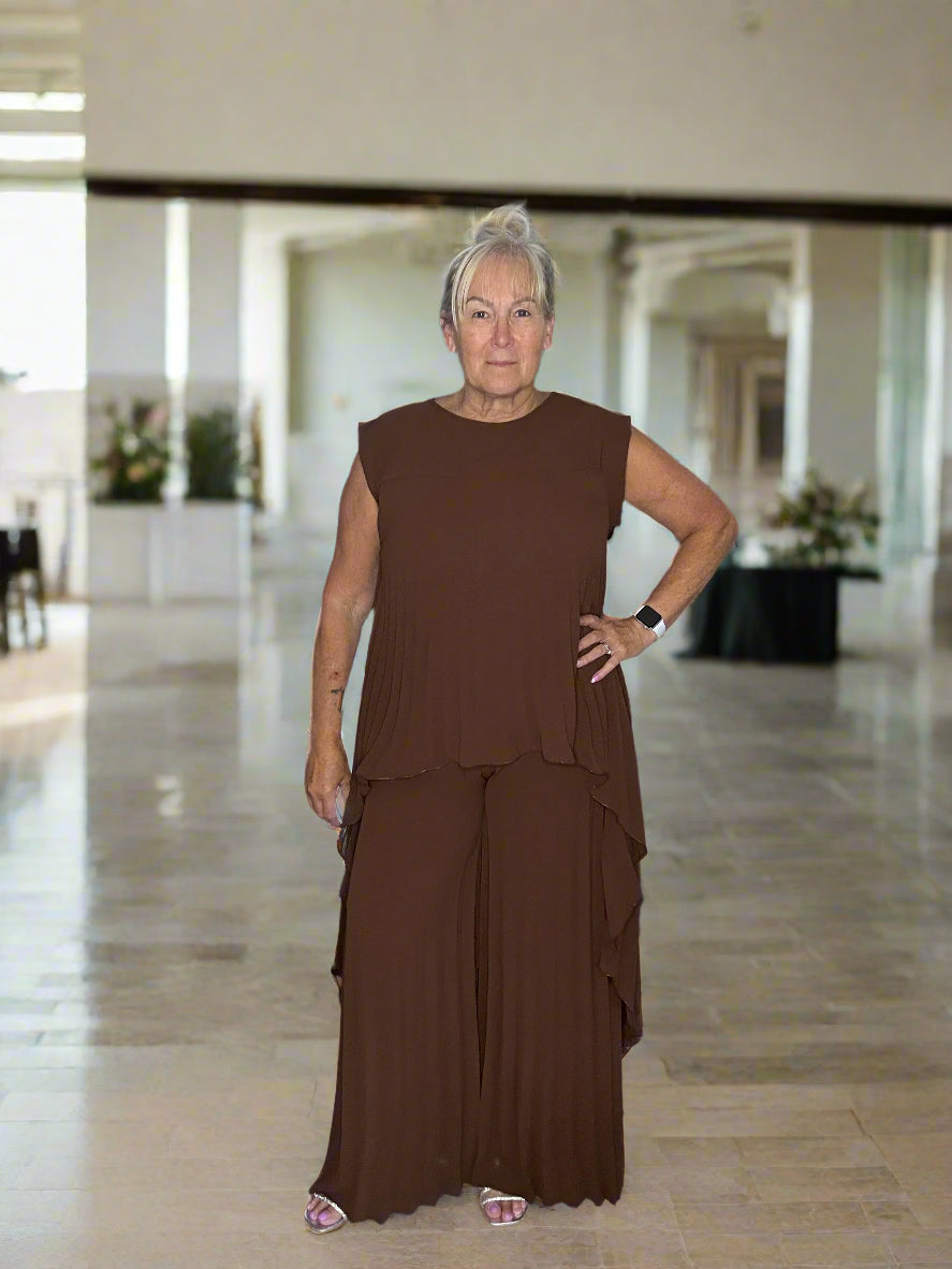 Pleated Dipped hem suit