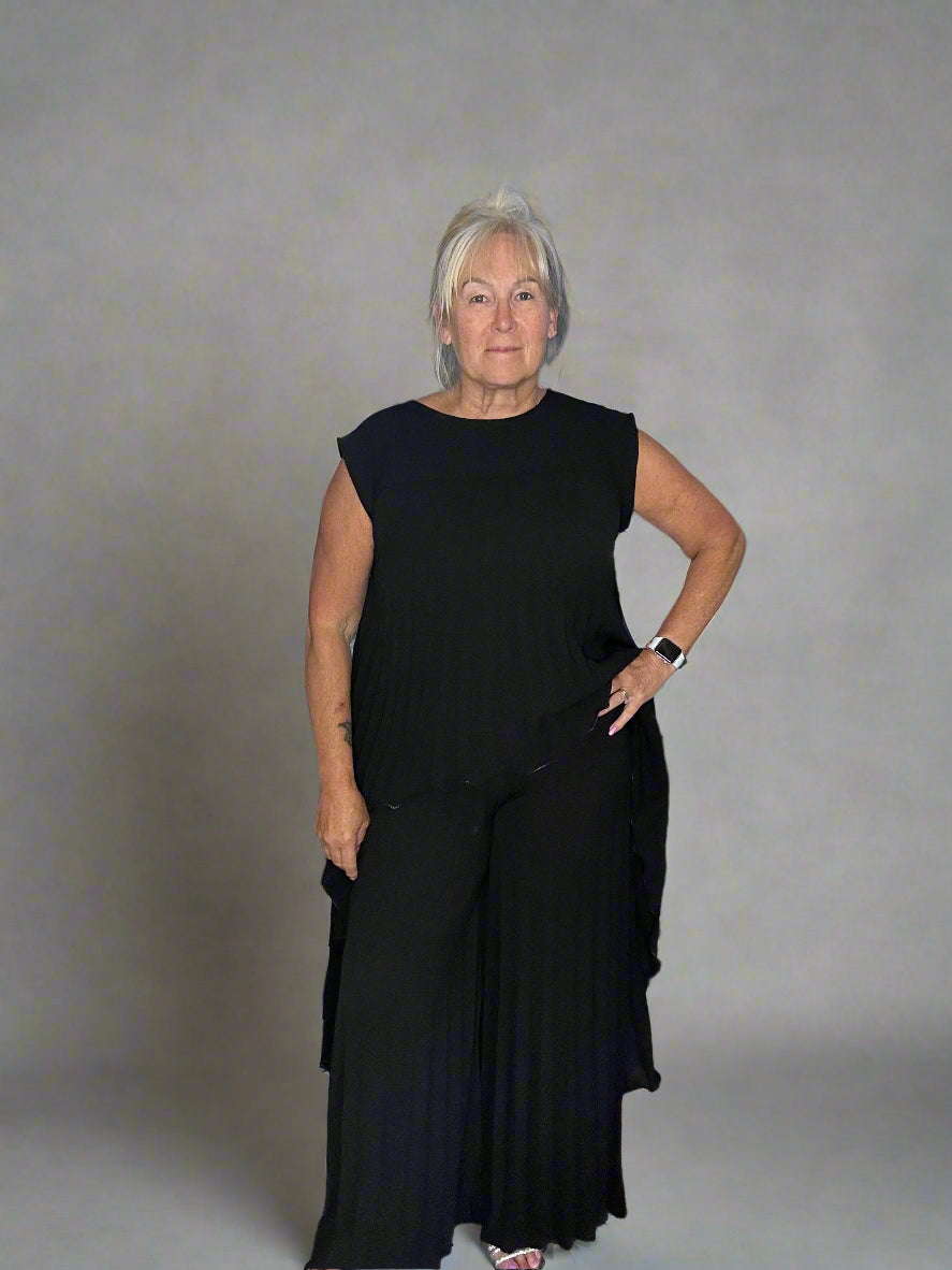 Pleated Dipped hem suit