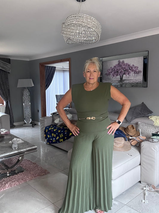 Claudia pleat