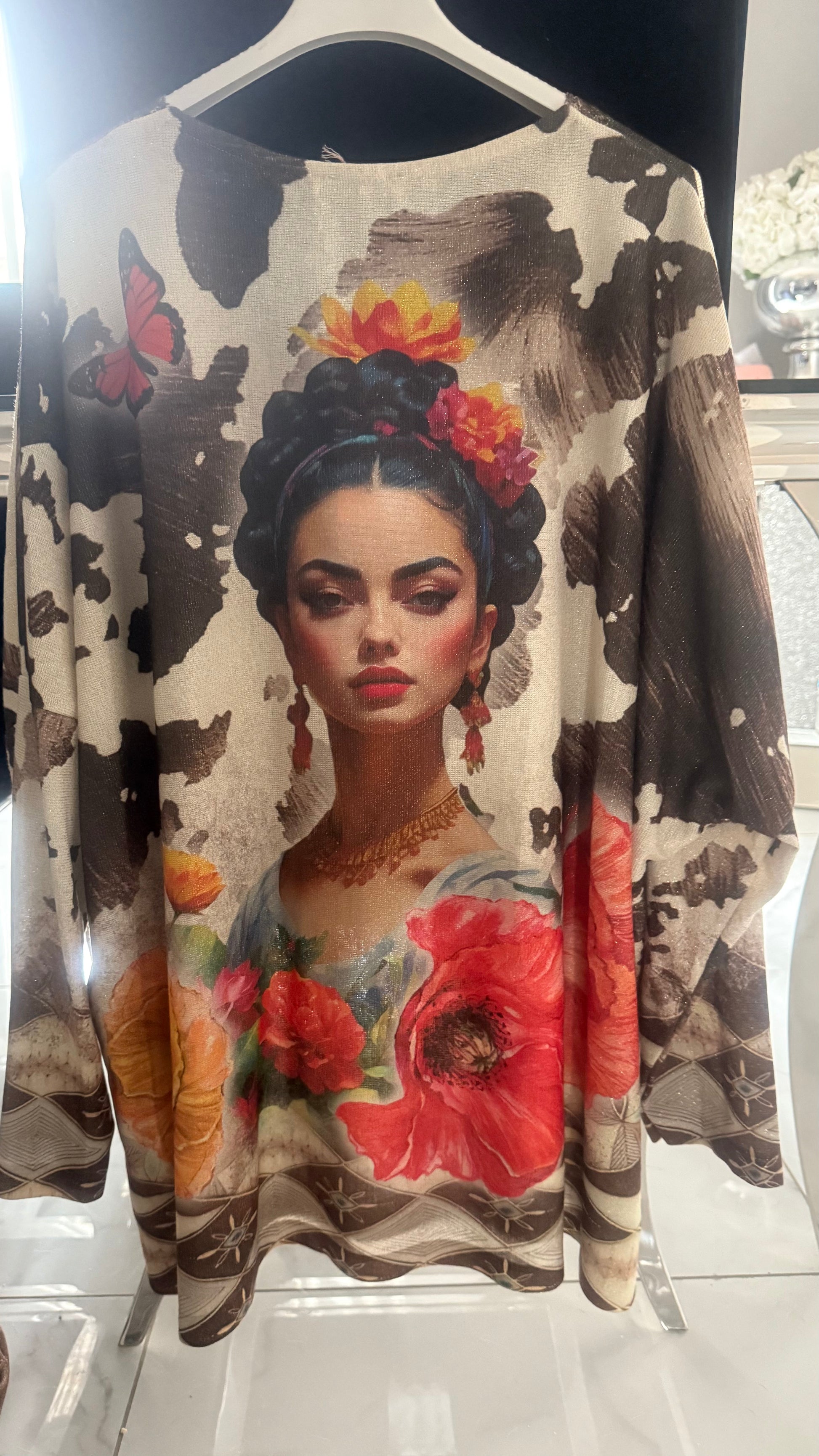 Sweatshirt with a graphic design of a woman with flowers on a mannequin.
