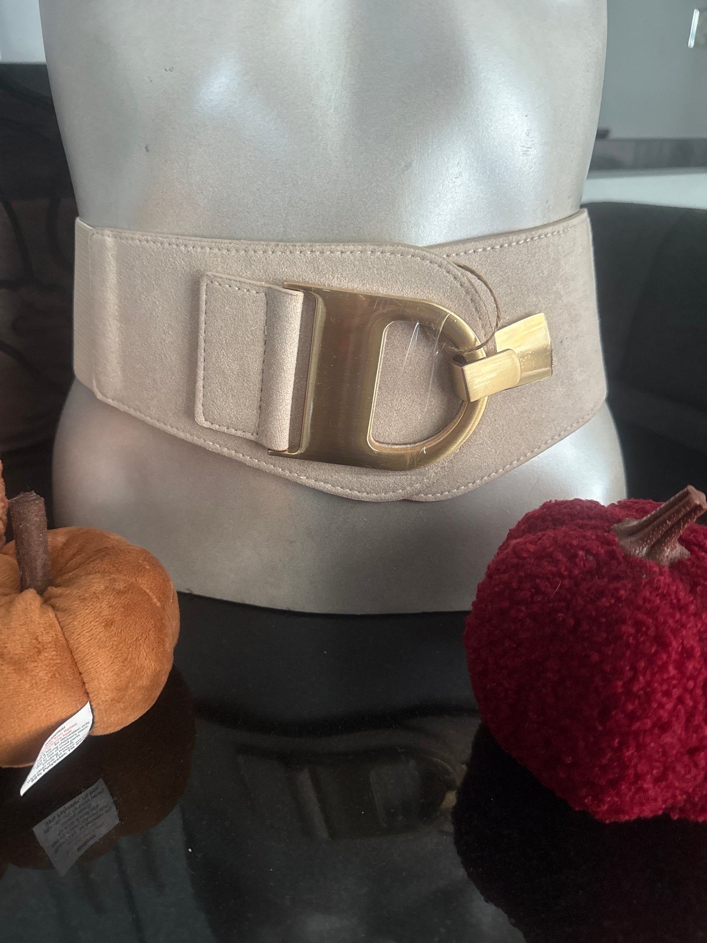 Wide front gold D detail belt