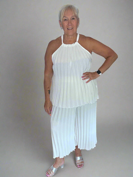 Pleated culottes suit