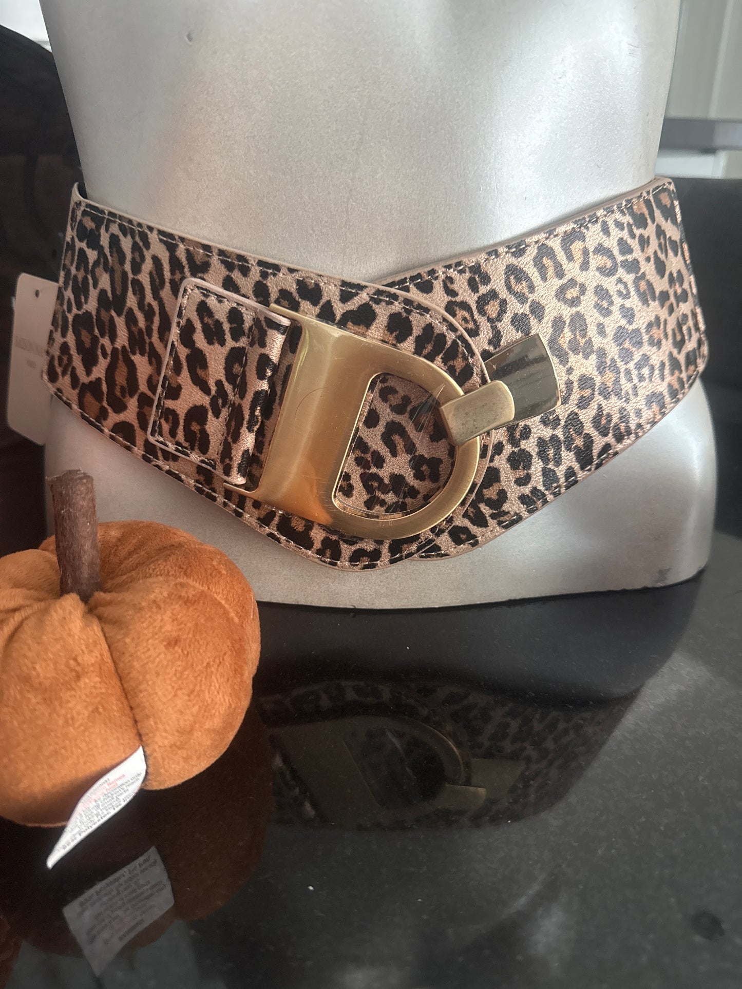 Wide front gold D detail belt
