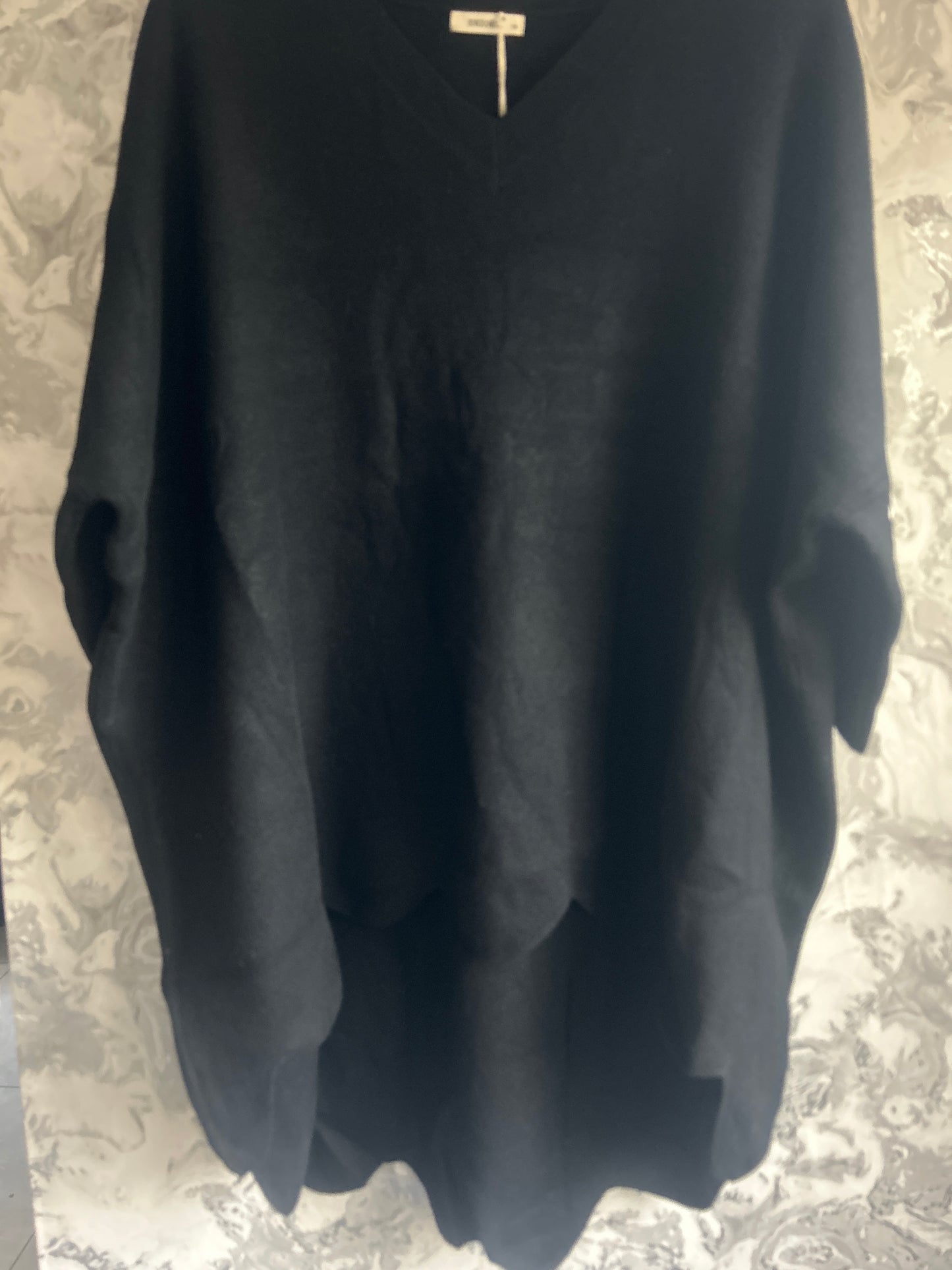 V-Neck Scalloped Edge Jumper