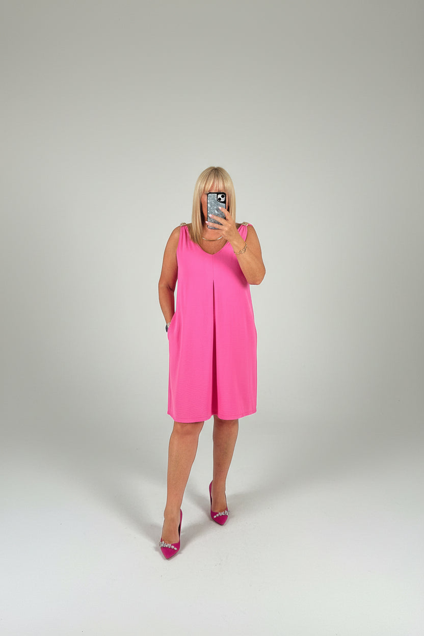 model wearing the pink suit jade suit taking selfie
