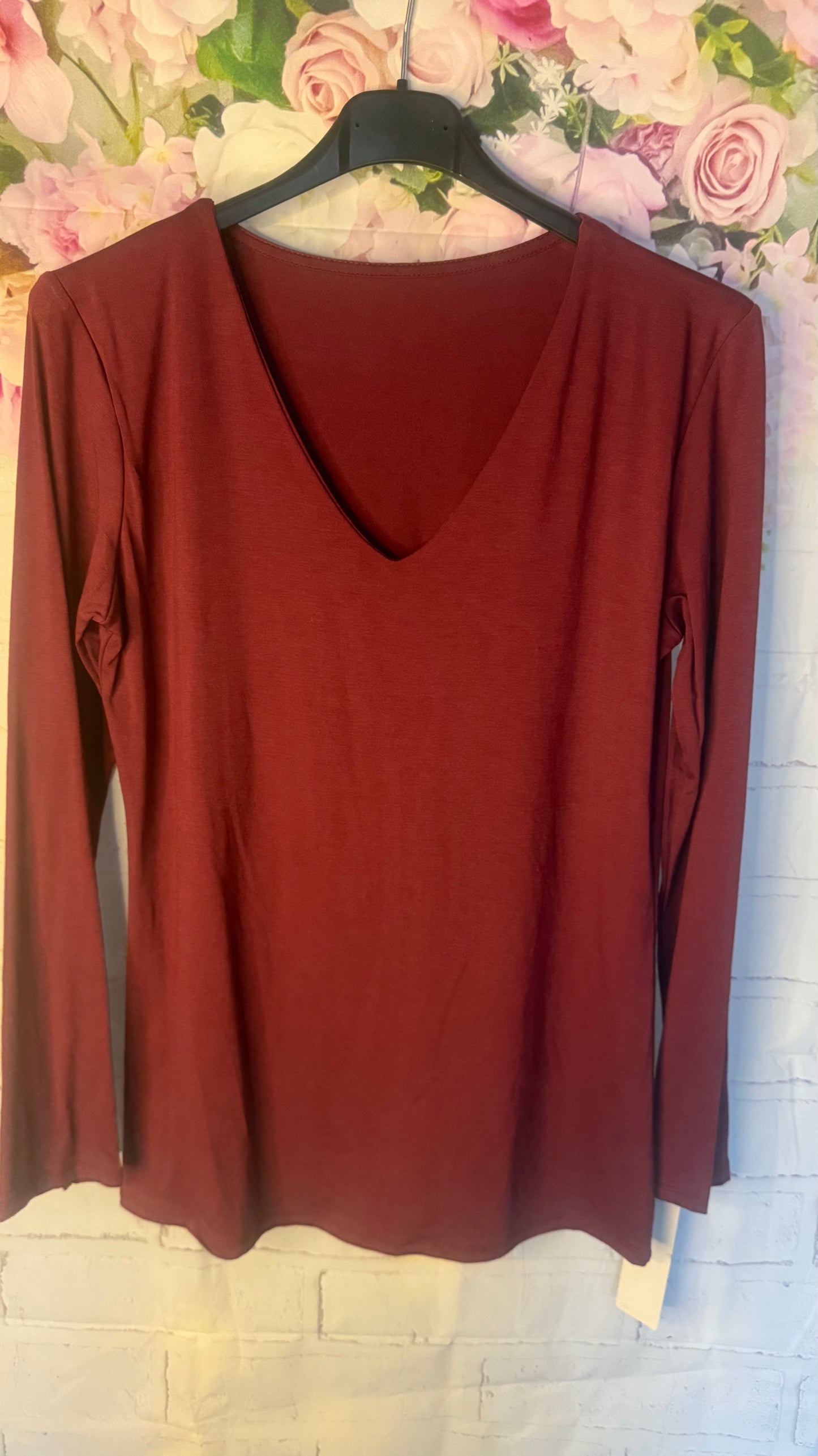 Dupe v neck layered top