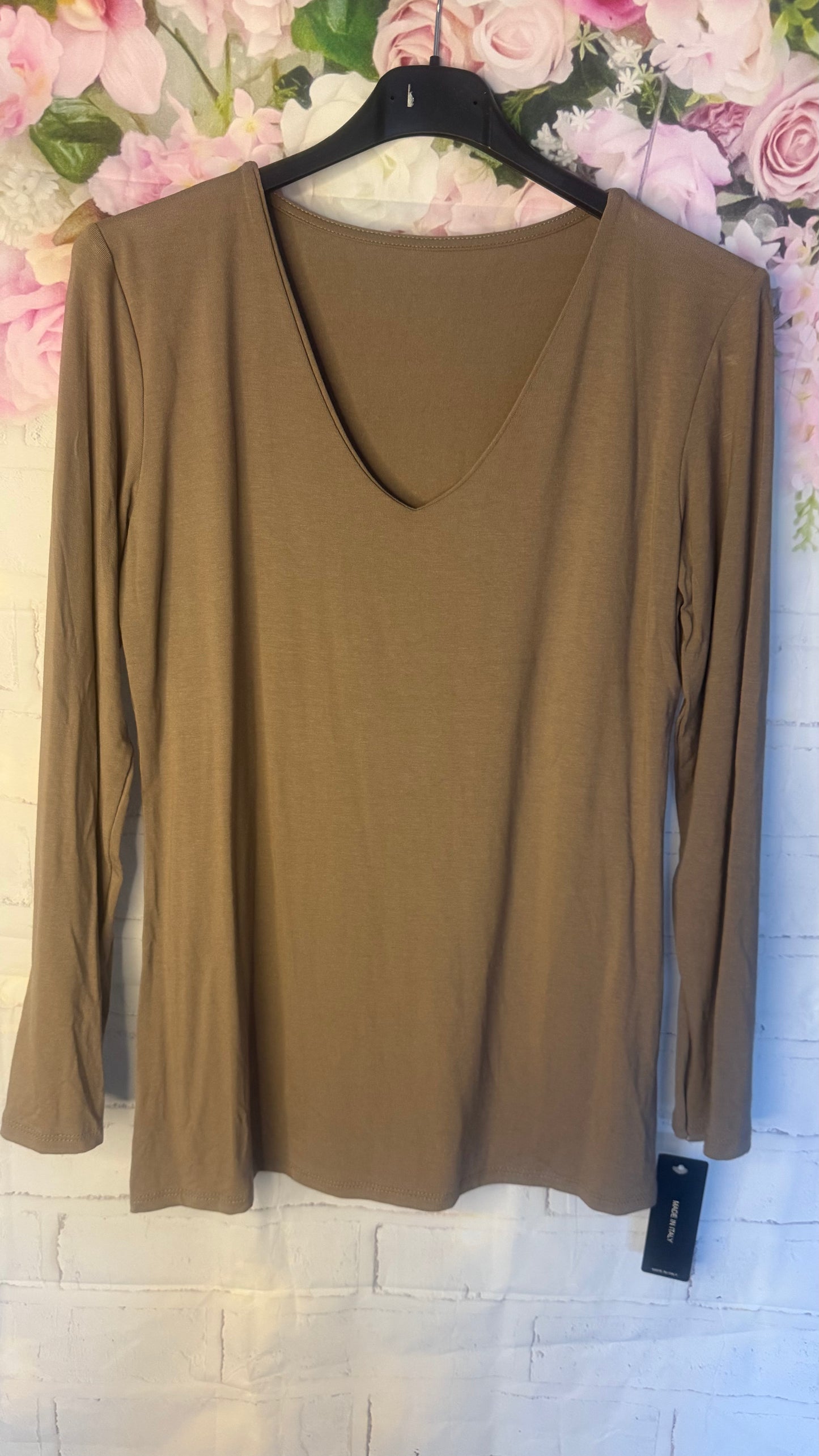 Dupe v neck layered top