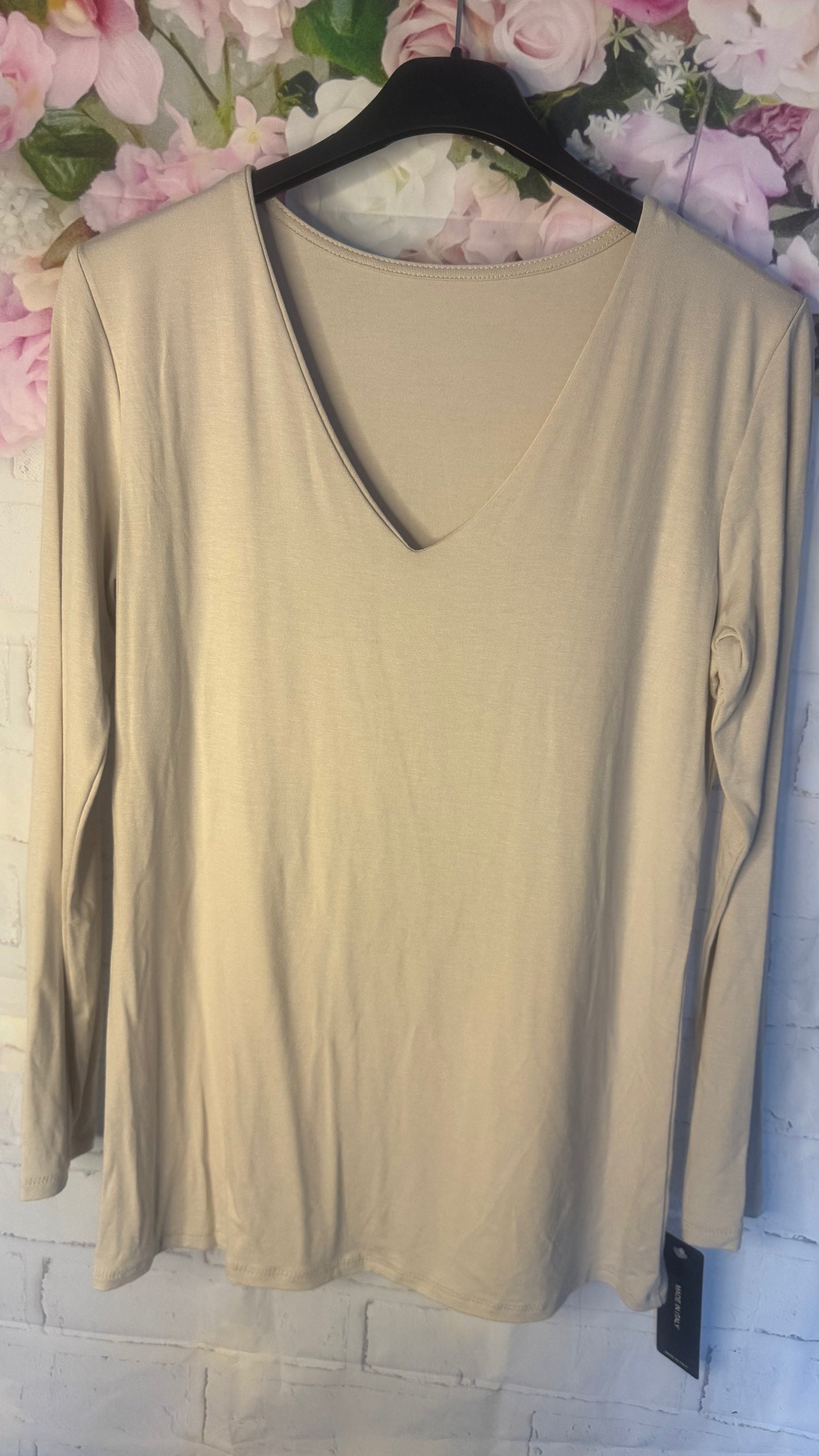 Dupe v neck layered top